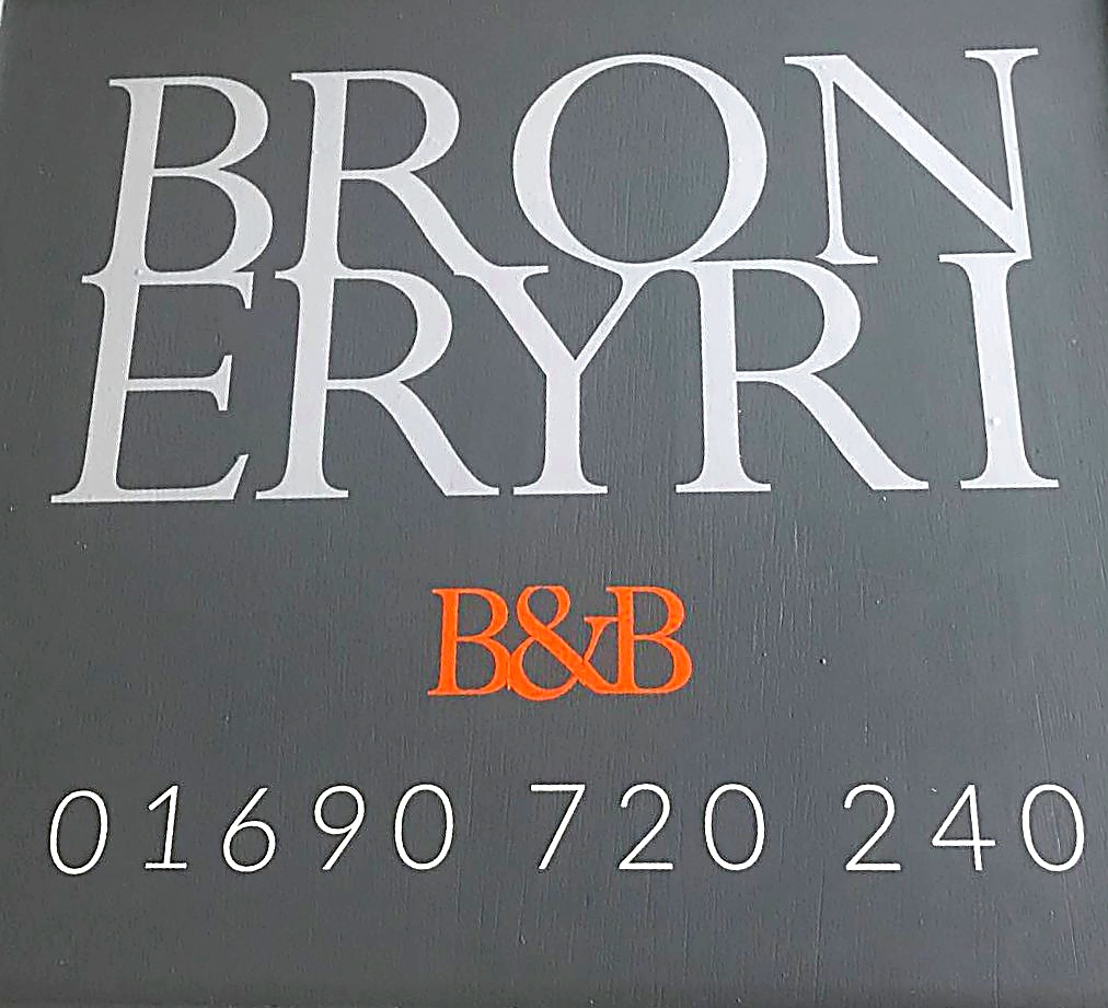 Bron Eryri sign